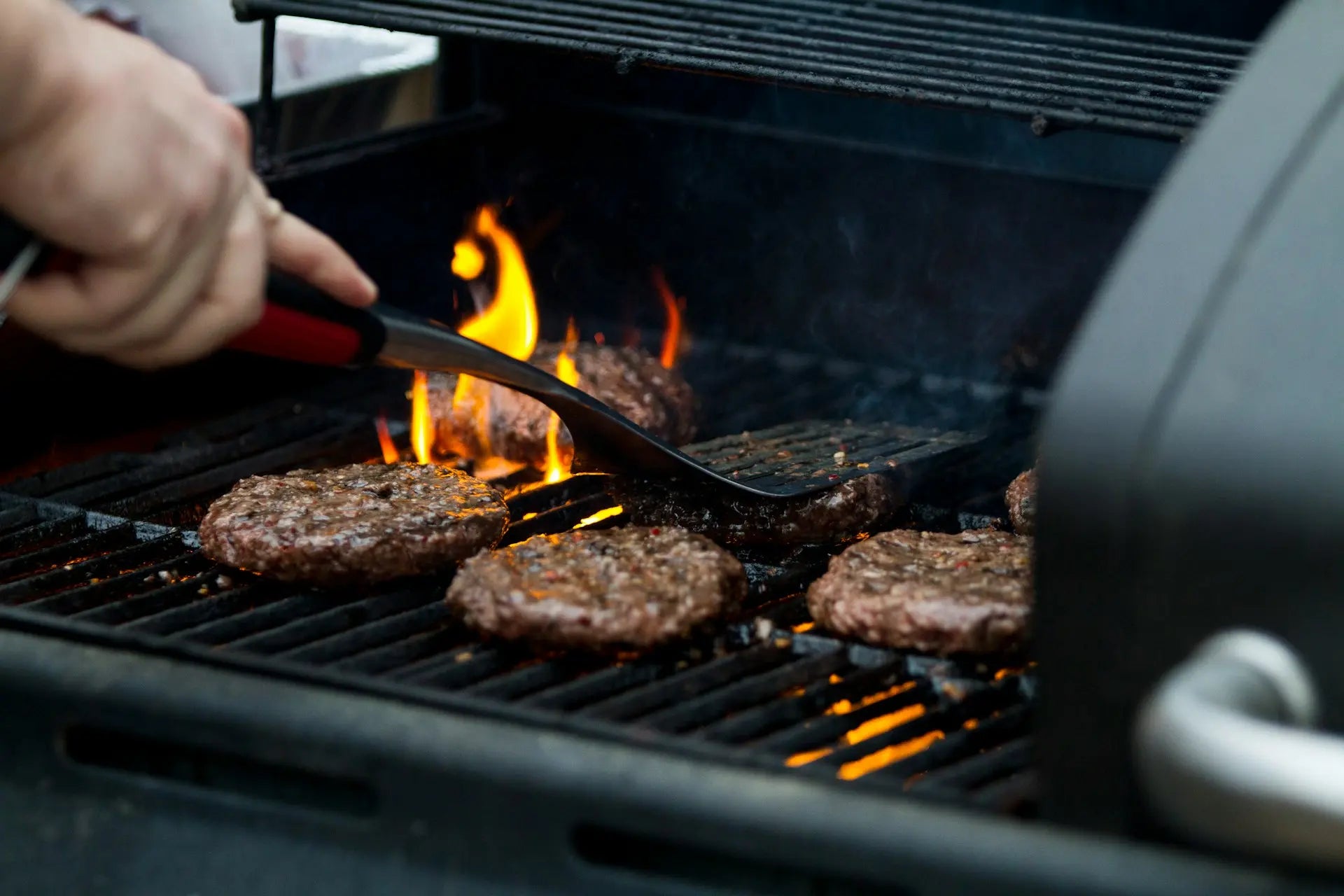 How to Clean a Grill Properly and Safely